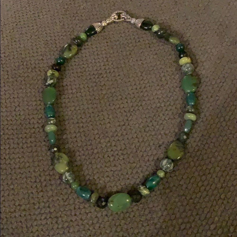 Women’s bead necklace